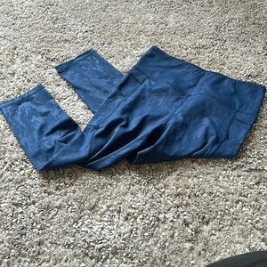 ‼️CLEARANCE‼️ Zyia Dark Navy Camo Pocket Light n Tight Hi-Rise Capri 20" (8-10)